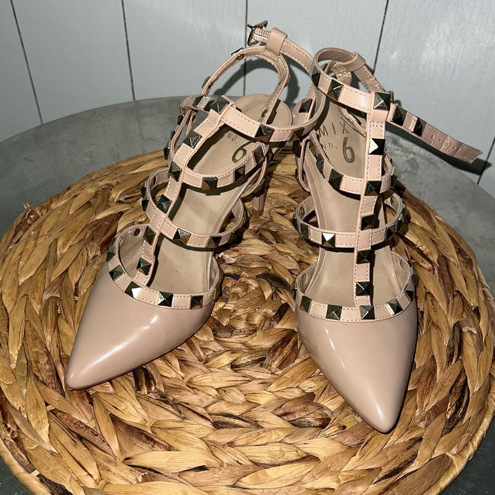 Nude Straps Pumps size 7